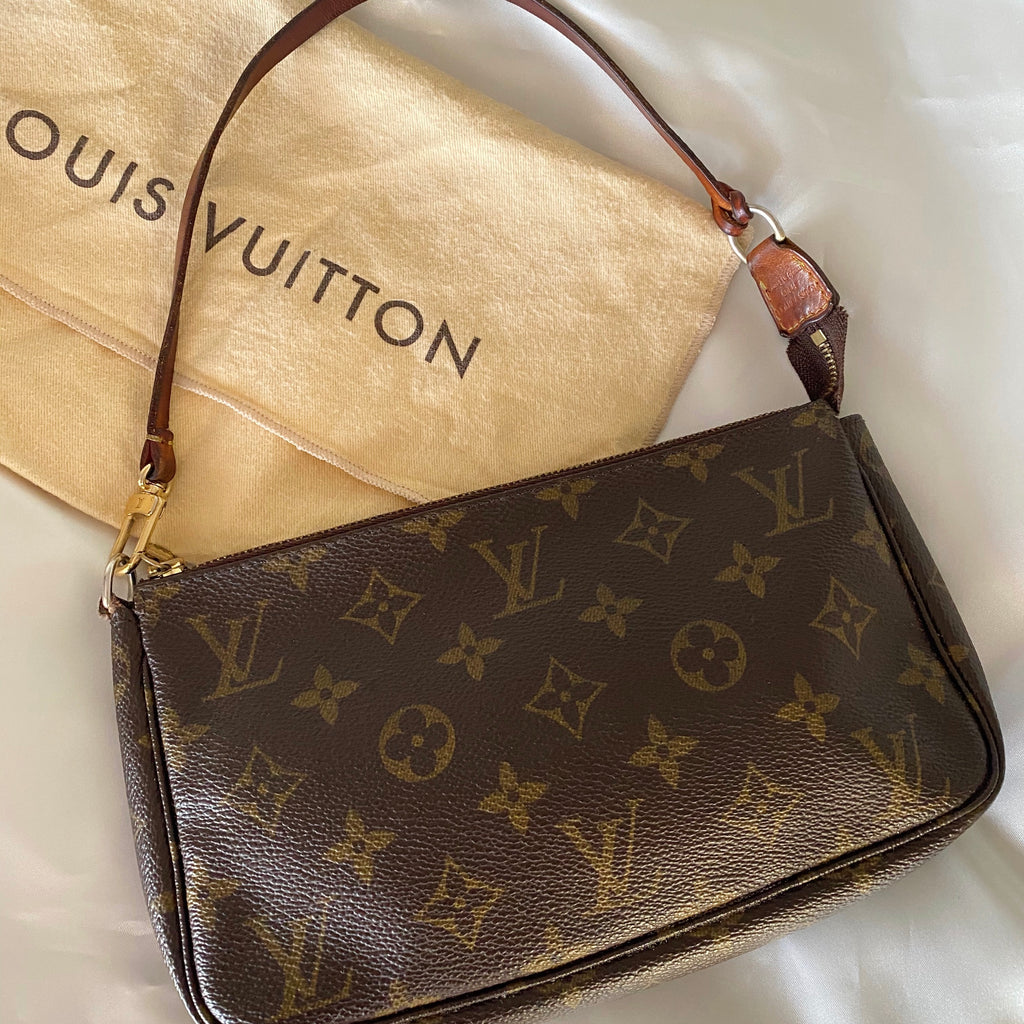 Make vintage the new black – och få hela modevärlden att avundas din stil med Louis Vuitton Pochette.